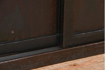 アンティーク家具　古民具・骨董　味わい深い絵画入り引き戸の時代収納棚(箪笥)