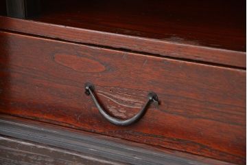アンティーク家具　古民具・骨董　味わい深い絵画入り引き戸の時代収納棚(箪笥)