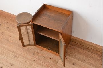 レトロ家具　昭和レトロ　古い木の小さなモールガラス収納棚(飾り棚、本箱)