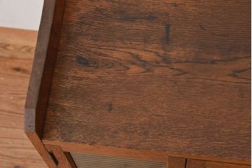 レトロ家具　昭和レトロ　古い木の小さなモールガラス収納棚(飾り棚、本箱)