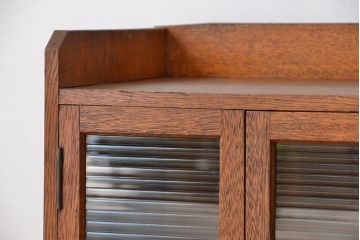 レトロ家具　昭和レトロ　古い木の小さなモールガラス収納棚(飾り棚、本箱)