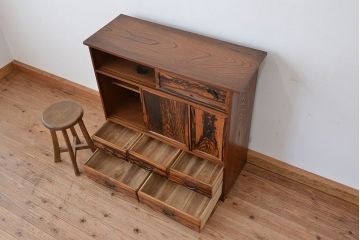 アンティーク家具　古民具・骨董　特注品黒柿孔雀杢と欅材の上質な茶箪笥(水屋箪笥、食器棚、収納棚)