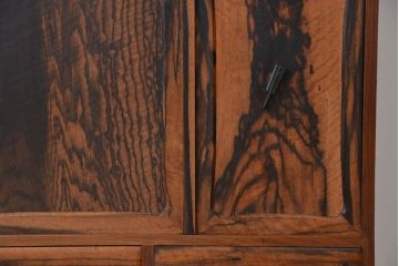 アンティーク家具　古民具・骨董　特注品黒柿孔雀杢と欅材の上質な茶箪笥(水屋箪笥、食器棚、収納棚)