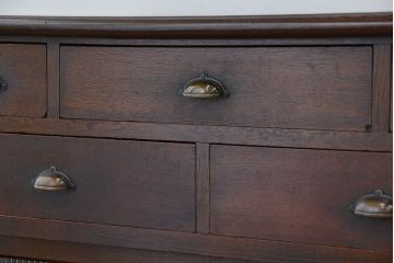アンティーク家具　アンティーク　使い込まれた重厚なモールガラス入りサイドボード(収納棚、カウンターテーブル)