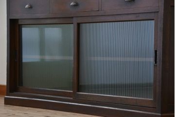 アンティーク家具　アンティーク　使い込まれた重厚なモールガラス入りサイドボード(収納棚、カウンターテーブル)