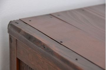 アンティーク家具　アンティーク　古い木の引き出し付き飾り棚(本棚)