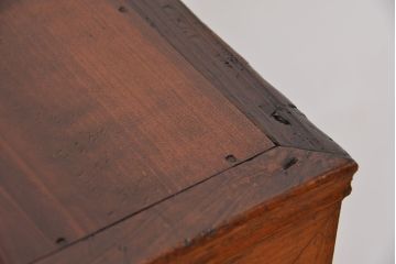 アンティーク家具　アンティーク　古い木の引き出し付き飾り棚(本棚)