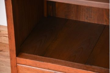 アンティーク家具　アンティーク　古い木の引き出し付き飾り棚(本棚)