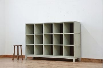 レトロ家具　昭和レトロ　大振りなアンティークペイントマス目棚(升目棚、飾り棚、陳列棚)