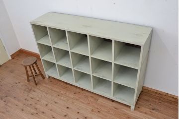 レトロ家具　昭和レトロ　大振りなアンティークペイントマス目棚(升目棚、飾り棚、陳列棚)
