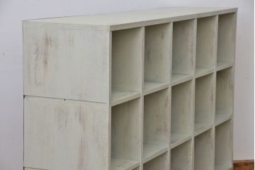 レトロ家具　昭和レトロ　大振りなアンティークペイントマス目棚(升目棚、飾り棚、陳列棚)