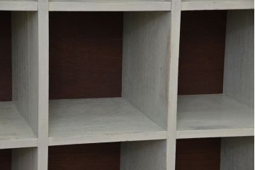 レトロ家具　昭和レトロ　大振りなアンティークペイントマス目棚(升目棚、飾り棚、陳列棚)