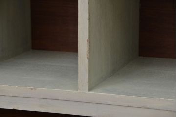 レトロ家具　昭和レトロ　大振りなアンティークペイントマス目棚(升目棚、飾り棚、陳列棚)