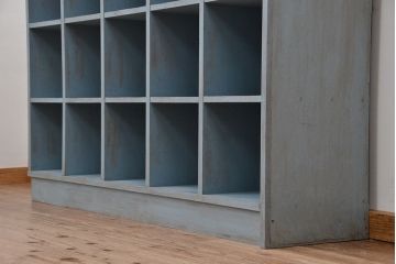 レトロ家具　昭和レトロ　古い木のアンティークペイントマス目棚(升目棚、飾り棚、陳列棚)