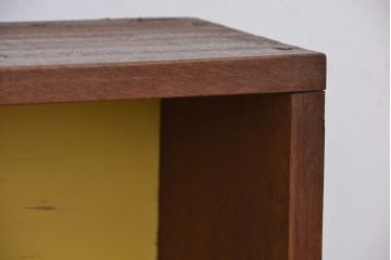 レトロ家具　昭和レトロ　シンプルなペイント薄型飾り棚(1)(本棚)