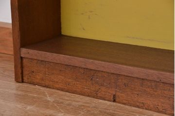 レトロ家具　昭和レトロ　シンプルなペイント薄型飾り棚(1)(本棚)