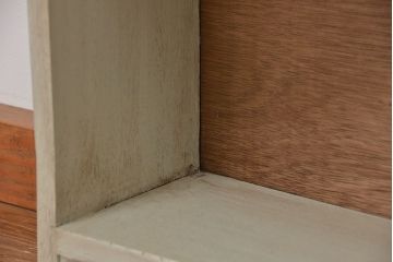 レトロ家具　昭和レトロ　シンプルなペイント薄型飾り棚(4)(本棚)