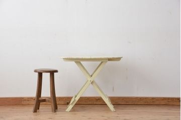 アンティーク家具　折り畳み式アンティークペイント丸テーブル(1)(机)