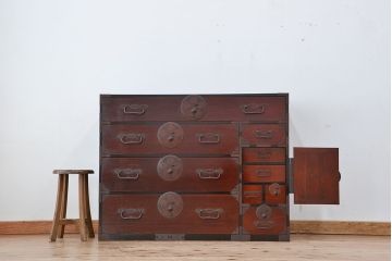 アンティーク家具　古民具・骨董　丸金具の上質な時代箪笥(1)(最上箪笥)