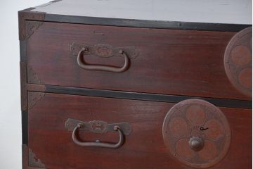 アンティーク家具　古民具・骨董　丸金具の上質な時代箪笥(1)(最上箪笥)