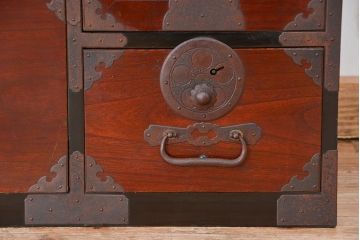 アンティーク家具　古民具・骨董　丸金具の上質な時代箪笥(1)(最上箪笥)