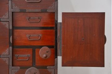 アンティーク家具　古民具・骨董　丸金具の上質な時代箪笥(2)(最上箪笥)
