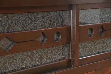 アンティーク家具　アンティーク　味わい深い水屋箪笥ローボード(1)(テレビボード、食器棚、テレビ台、キャビネット、収納棚)