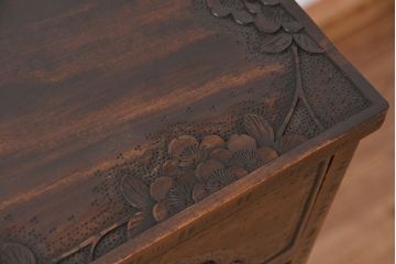 軽井沢彫り　中古　ビンテージ　桜の模様が美しい小振りなチェスト(箪笥・タンス)