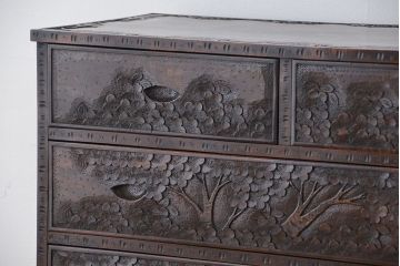 軽井沢彫り　中古　ビンテージ　桜の模様が美しい小振りなチェスト(箪笥・タンス)