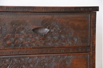 軽井沢彫り　中古　ビンテージ　桜の模様が美しい小振りなチェスト(箪笥・タンス)
