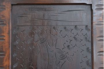 軽井沢彫り　中古　ビンテージ　桜の模様が美しい小振りなチェスト(箪笥・タンス)