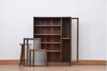 レトロ家具　アンティーク　結霜ガラス入りのレトロな収納棚(下駄箱)