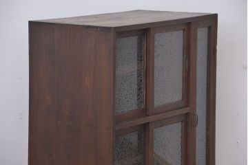 レトロ家具　アンティーク　結霜ガラス入りのレトロな収納棚(下駄箱)