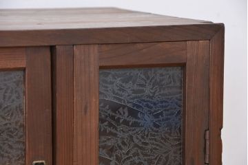 レトロ家具　アンティーク　結霜ガラス入りのレトロな収納棚(下駄箱)