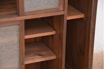 レトロ家具　アンティーク　結霜ガラス入りのレトロな収納棚(下駄箱)