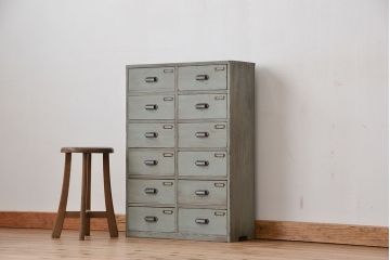 アンティーク家具　アンティークペイント　ネームプレート付き12杯引き出し(ドロワー)