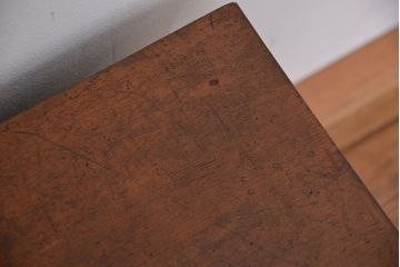 アンティーク家具　古民具・骨董　側面すかし彫りの小さな引き出し付き飾り棚