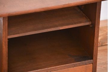 アンティーク家具　古民具・骨董　側面すかし彫りの小さな引き出し付き飾り棚