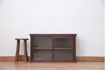 アンティーク家具　アンティーク　小振りなロータイプモールガラス収納棚(ローボード)