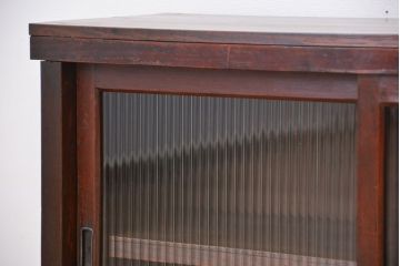 アンティーク家具　アンティーク　小振りなロータイプモールガラス収納棚(ローボード)