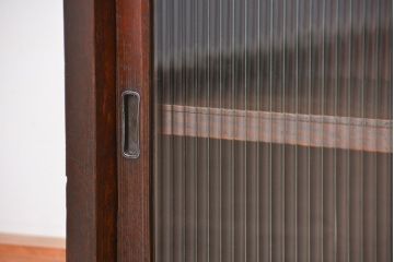 アンティーク家具　アンティーク　小振りなロータイプモールガラス収納棚(ローボード)