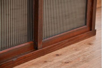 アンティーク家具　アンティーク　小振りなロータイプモールガラス収納棚(ローボード)