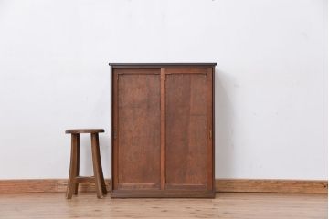 アンティーク家具　古民具・骨董　杢目の良い上質な杉材引き戸の収納棚(下駄箱)