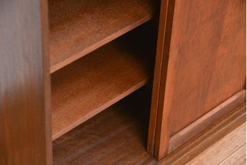 アンティーク家具　古民具・骨董　杢目の良い上質な杉材引き戸の収納棚(下駄箱)