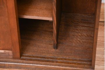 アンティーク家具　古民具・骨董　杢目の良い上質な杉材引き戸の収納棚(下駄箱)