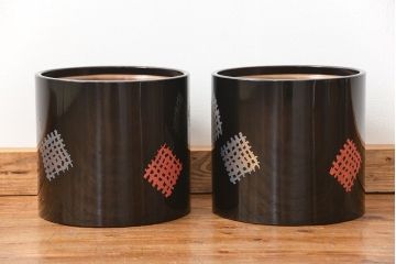 アンティーク雑貨　古い漆塗 火鉢 一対(箱、火箸、灰付き)