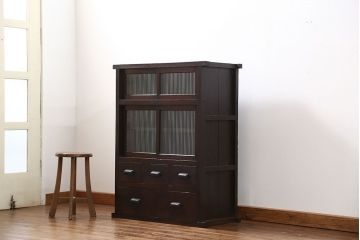 アンティーク家具　古民具・骨董 使い込まれたシックな収納棚(食器棚、飾り棚、茶箪笥)
