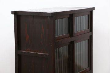 アンティーク家具　古民具・骨董 使い込まれたシックな収納棚(食器棚、飾り棚、茶箪笥)
