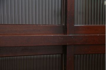 アンティーク家具　古民具・骨董 使い込まれたシックな収納棚(食器棚、飾り棚、茶箪笥)