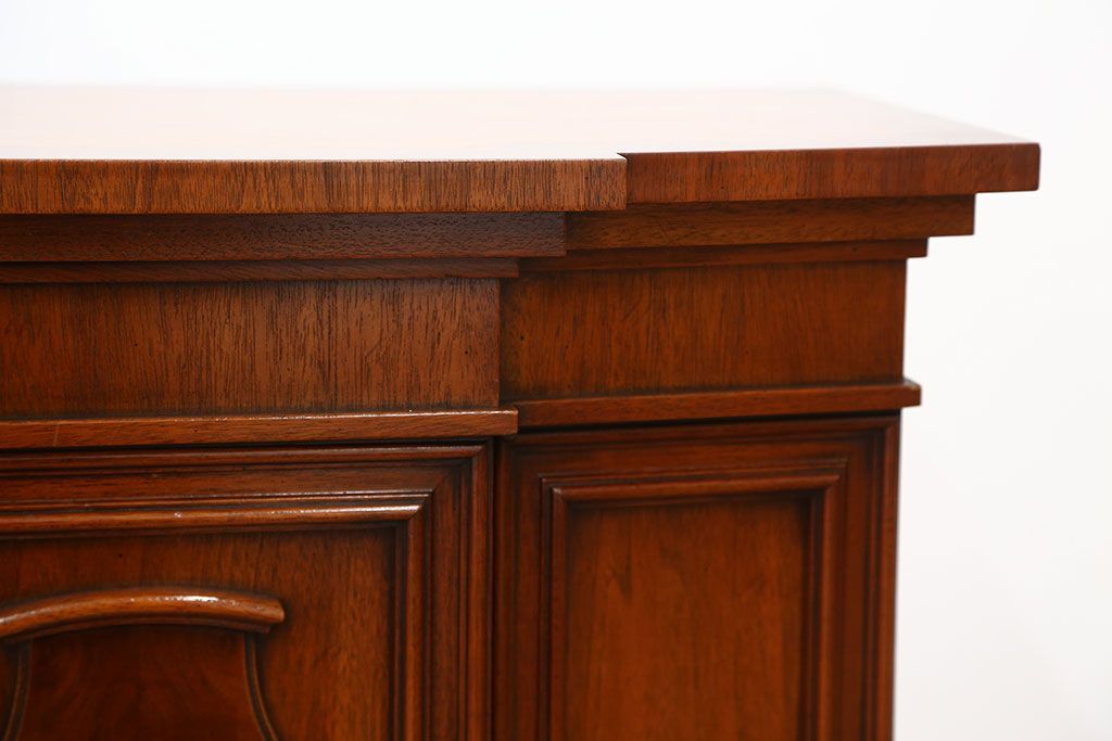 中古美品　ドレクセルホールチェスト定価約45万円(サイドボード、サイドキャビネット、コンソールテーブル、サイドテーブル)